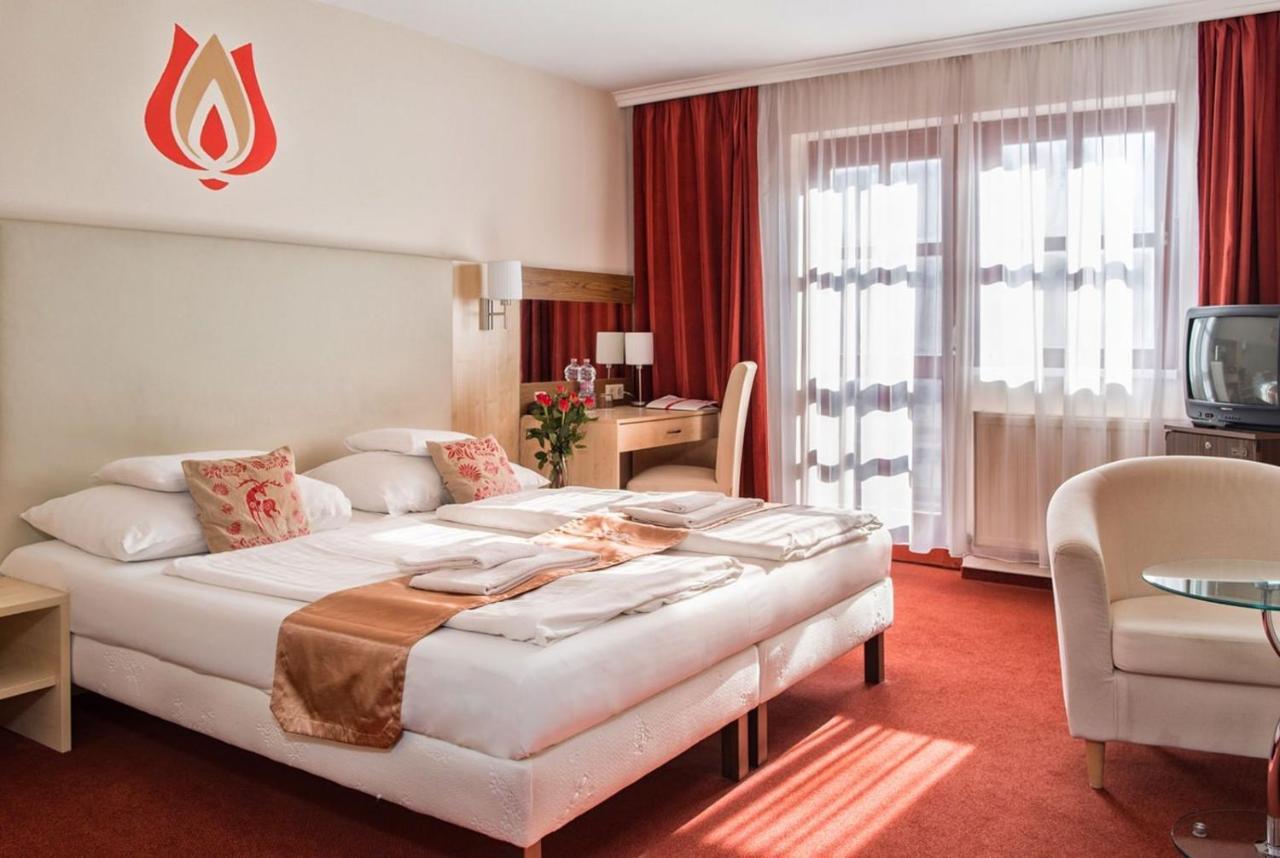 Hotel Piroska Bük エクステリア 写真