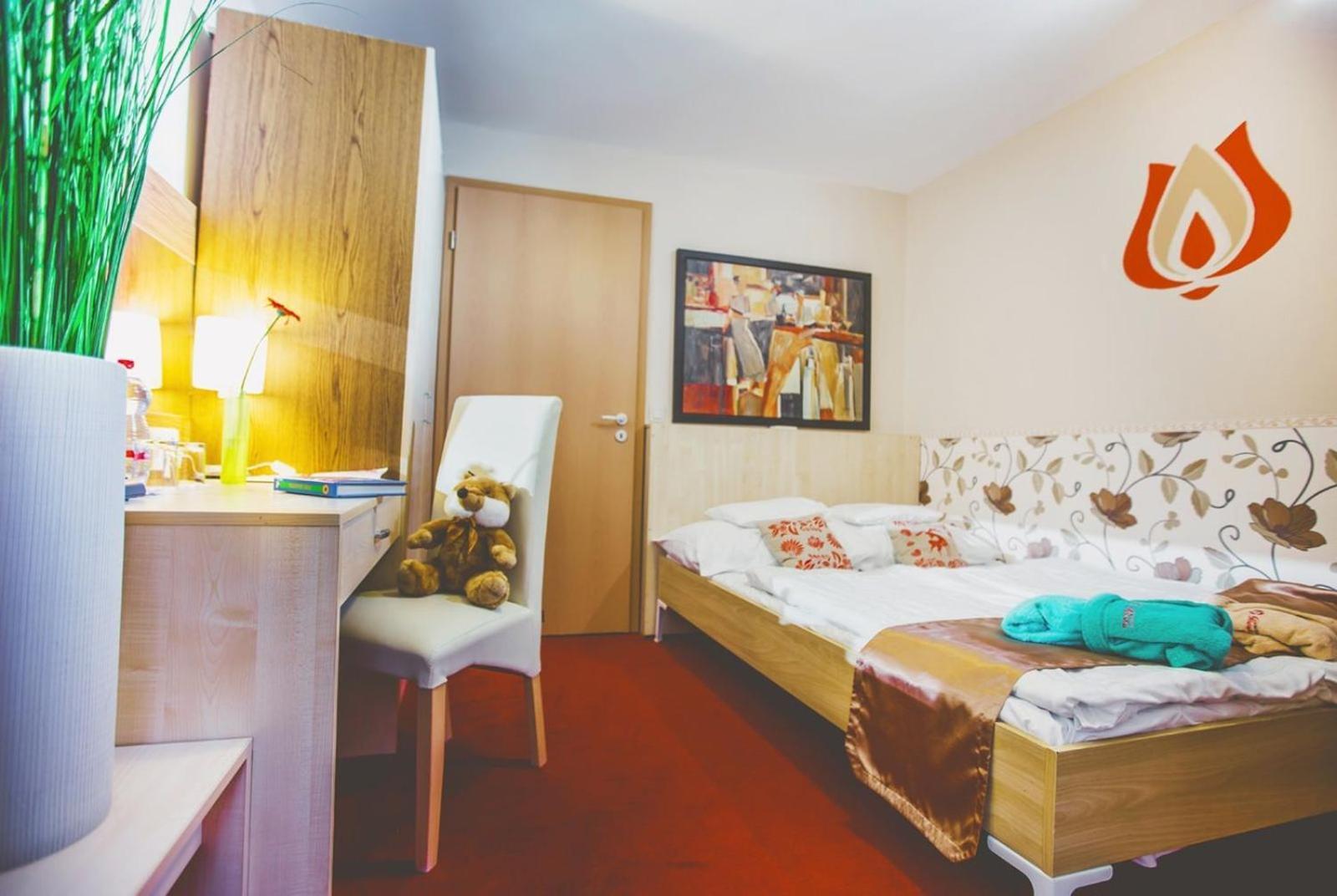 Hotel Piroska Bük エクステリア 写真